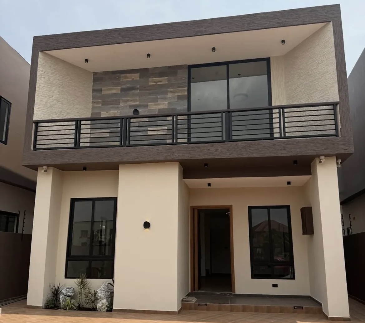 4 Bedrooms with Boys’ Quarters for Sale at Oyarifa